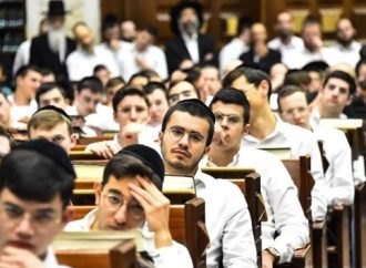 Por primera vez, la policía militar utiliza el engaño para sacar a jóvenes de una yeshivá de su Beit Midrash