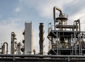 Netanyahu confirma que Israel atacó un complejo petroquímico iraní, deteniendo toda la producción química