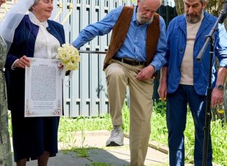En Kiev durante la guerra, una boda judía multitudinaria: una pareja de 93 años