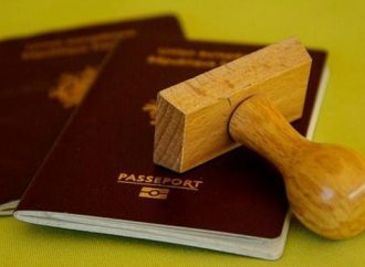 “Viviendo en territorio palestino”: Bélgica se niega a renovar el pasaporte de la hija de una superviviente de Auschwitz