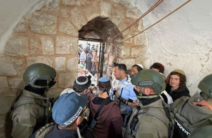 Miles de personas participan en la mayor celebración de Shajarit en la tumba de Yosef desde la Segunda Intifada