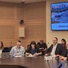 “Ustedes no tienen el monopolio del judaísmo de la diáspora”: Encendida defensa de la santidad del Kótel en la Knesset