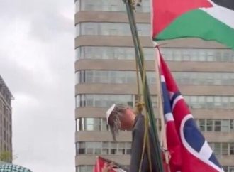 Manifestantes antiisraelíes exhiben ahorcado a un judío religioso en Montreal