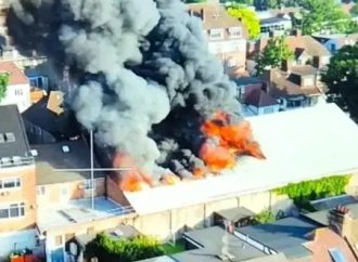 Londres. Incendio masivo en el mercado kosher más grande de Golders Green