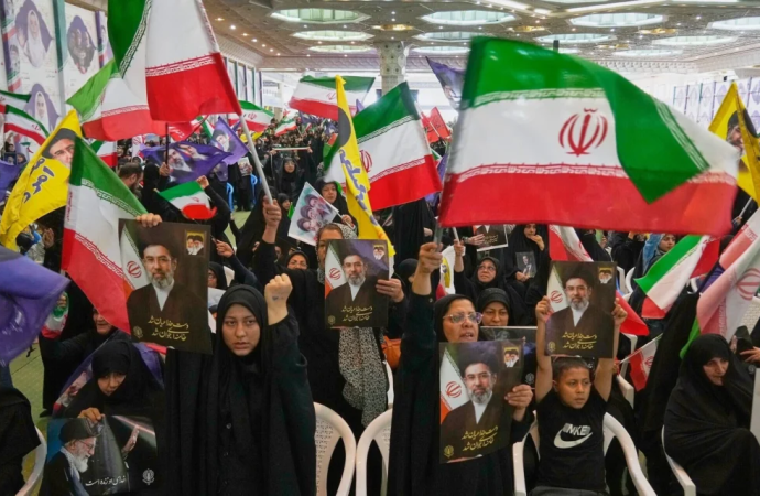 El presidente Trump frena el acuerdo propuesto con Irán y exige condiciones nucleares más estrictas