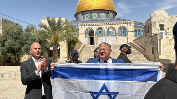 Assur gamur: El rabino jefe asquenazí Kalman Ber critica duramente a quienes ascienden al Monte del Templo