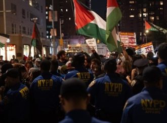 Manhattan: Estalla una protesta antisemita frente a la sinagoga Park East
