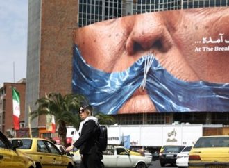 Estados Unidos espera una respuesta iraní a la propuesta de paz el viernes, mientras combate los disturbios en el Golfo