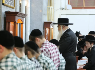 En respuesta al borrador de decreto: El Rebe de Dushinsky ordena el aprendizaje ininterrumpido en las Yeshivot