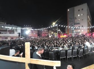 El rabino Itzjak Yosef en Atzéret Bnei Brak dijo: “Vivimos en un estado racista; vayan a prisión con un Séfer en la mano”
