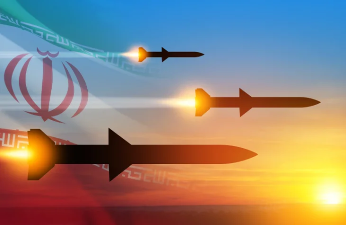 Última escalada: Irán ataca el aeropuerto de Kuwait mientras Estados Unidos ataca la isla de Qeshm