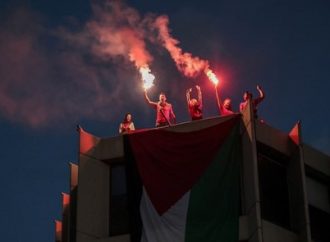 Batallones de asalto antisionistas patrullan las calles de Salónica, atacando a israelíes y judíos