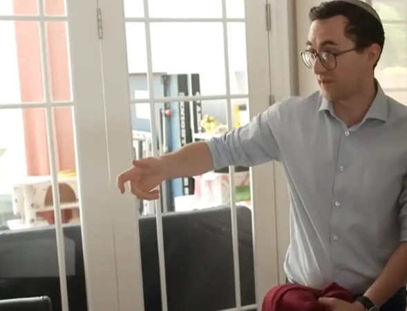 Tras 400 años en el Reino Unido, el antisemitismo obliga a una familia judía a hacer las maletas