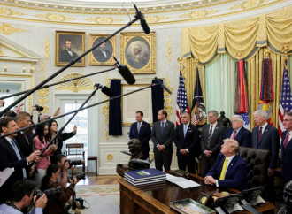 Trump afirma que el acuerdo con Irán podría concretarse en cuestión de días y que matar soldados estadounidenses es su “línea roja”