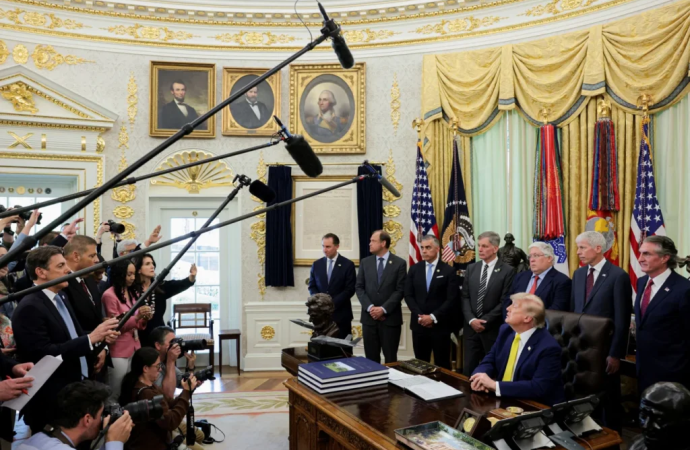 Trump afirma que el acuerdo con Irán podría concretarse en cuestión de días y que matar soldados estadounidenses es su “línea roja”