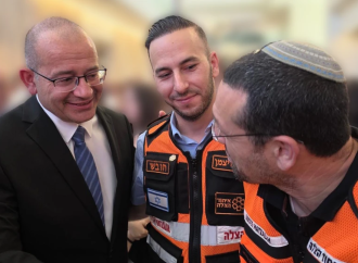 “¿Quién lo hubiera imaginado?”: Médicos de Hatzalah asisten a la toma de posesión del nuevo director del Mossad al que salvaron el 7 de octubre