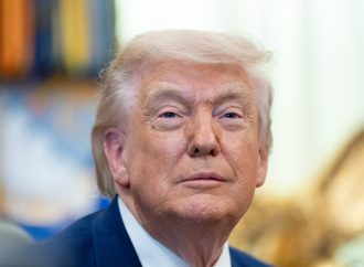 Trump: EE. UU. está “muy cerca” de llegar a un acuerdo con Irán y amenaza con una acción militar si no se destruye el uranio del régimen