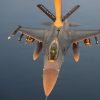 Estados Unidos lanza ataques por tercera noche consecutiva contra Irán mientras Trump promete controlar el estrecho de Ormuz