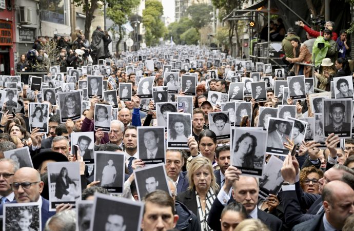 A 32 años del atentado, una multitud renovó el pedido de justicia y recordó a las víctimas de la AMIA