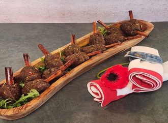 Kebab Kufta con palitos de canela