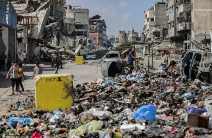 Dentro de una mezquita en Gaza: las FDI destruyen un arsenal de armas de Hamás