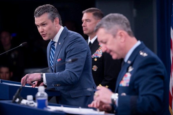 Planes de guerra: El jefe del CENTCOM diseñó una campaña aérea de dos semanas para inutilizar los misiles de Irán