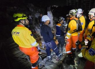 Continúa la misión de rescate de Zaka: Voluntarios buscan supervivientes y rescatan a las víctimas tras los terremotos en Venezuela