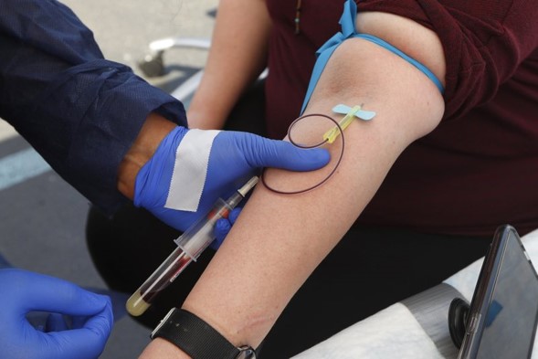 Avance en IA: Un estudio de Ichilov revela que la inteligencia artificial podría eliminar miles de análisis de sangre innecesarios