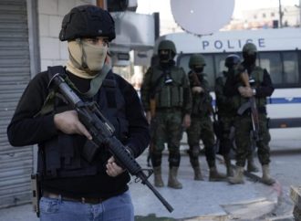 Grave incidente en Binyamin: La policía de la Autoridad Palestina detiene a un reservista de las FDI y le confisca su arma [Vídeos]