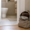 Halajá del día. ¿Puedes llevar un Sidur en tu bolso y entrar al baño con él?