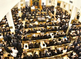 La defensa de los derechos da resultados: Eretz HaKodesh ayuda a conseguir 40 millones de shékel para estudiantes de yeshivá y seminario
