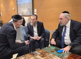 Preparación para las elecciones: Déguel HaTorah y Agudat Israel inician conversaciones para una candidatura conjunta