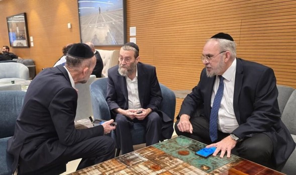 Preparación para las elecciones: Déguel HaTorah y Agudat Israel inician conversaciones para una candidatura conjunta