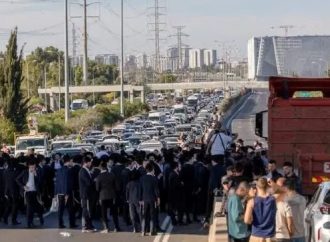 Decenas de judíos haredim bloquean la entrada a Jerusalem por la profanación del Shabat