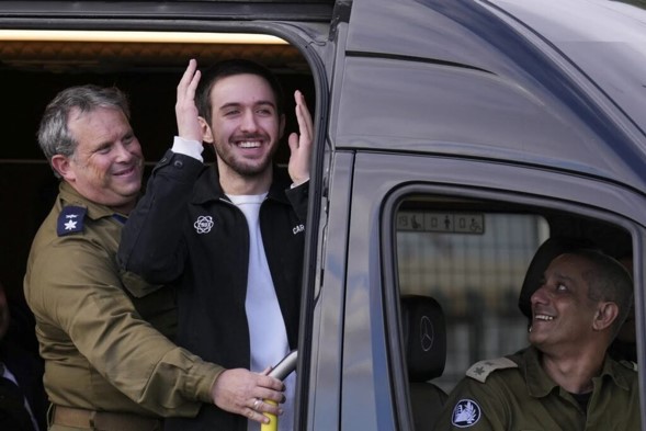 Fe en la oscuridad: Omer Shem Tov, rehén liberado, revela cómo se conectó con Hashem durante su cautiverio en Hamás