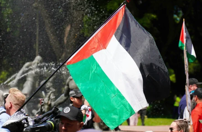 Nuevo testimonio sacude a Australia: “La policía protegió a manifestantes antisemitas”