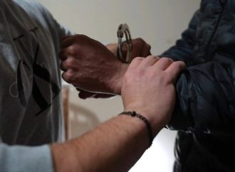 Desmantelan una red de narcotráfico que abastecía bases de las FDI