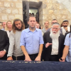 Miles de personas visitan la tumba de Yosef mientras los líderes piden el retorno permanente de Israel