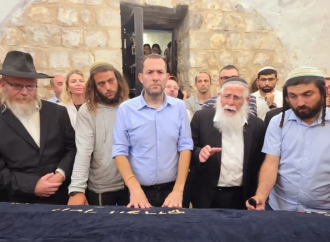 Miles de personas visitan la tumba de Yosef mientras los líderes piden el retorno permanente de Israel