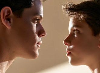Cómo los niños con autismo procesan los rostros: una nueva investigación cerebral revela un patrón sorprendente