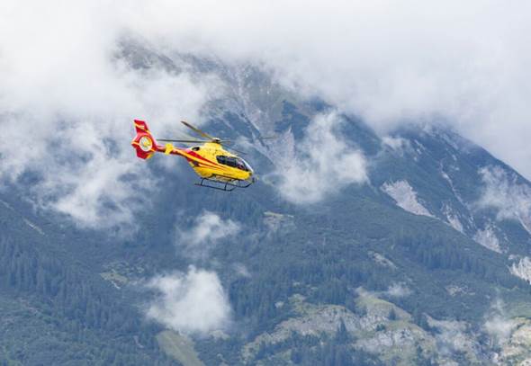 Rescate dramático: 36 miembros de tres familias haredíes atrapados en lo alto de los Alpes austriacos