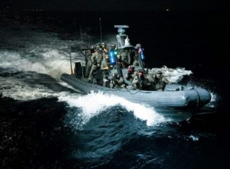 Preocupación en Israel tras la toma de un estrecho estratégico por los hutíes: la Armada israelí refuerza sus fuerzas