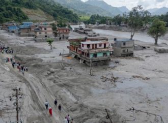 Desastre en Nepal: 30 judíos, entre ellos dos israelíes, se encuentran entre los 4.400 desaparecidos tras las catastróficas inundaciones