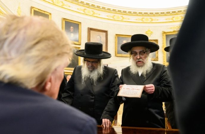 Unión de Satmar: Los rabinos se dan la mano y hablan en persona por primera vez en décadas en una reunión en la Casa Blanca de Trump