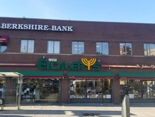 Mamdani recibe insultos en una tienda de artículos judaicos en Borough Park