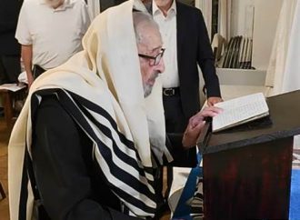 Video del día: Sobreviviente del Holocausto de 101 años recita Selijot en Flatbush