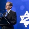 Héroes de la aviación homenajeados: Herzog recomendará a cuatro israelíes para el Premio al Heroísmo Civil tras el ataque de Flydubai
