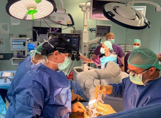 Hito médico: Hadassah realiza la primera cirugía de columna en Israel utilizando un robot avanzado de eje sigiloso