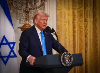 Trump amenaza a Irán y a los hutíes tras los mortales ataques en Arabia Saudita