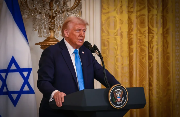 Trump amenaza a Irán y a los hutíes tras los mortales ataques en Arabia Saudita